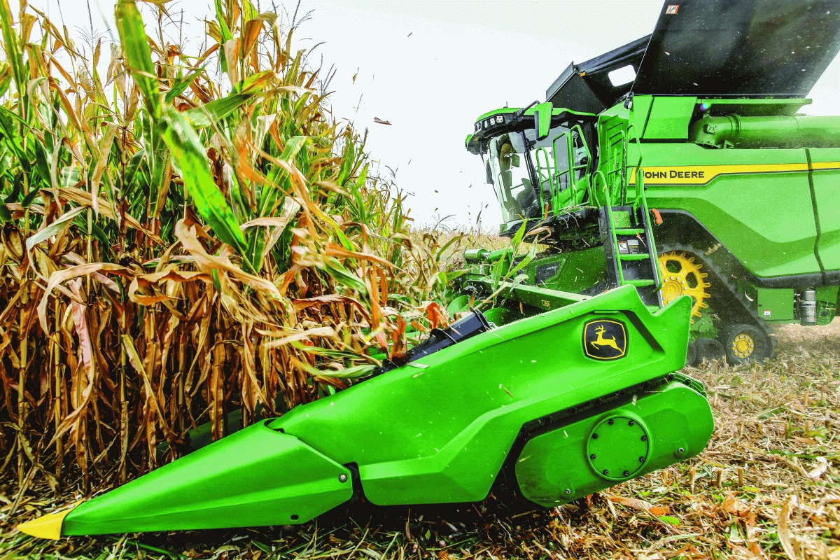 John Deere C Series Corn Head: RowMax Durability, LED Lighting & 19” Auger Performance Guide
